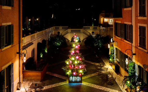 fendi-bag-bugs-christmas-tree-at-hotel-derussie1